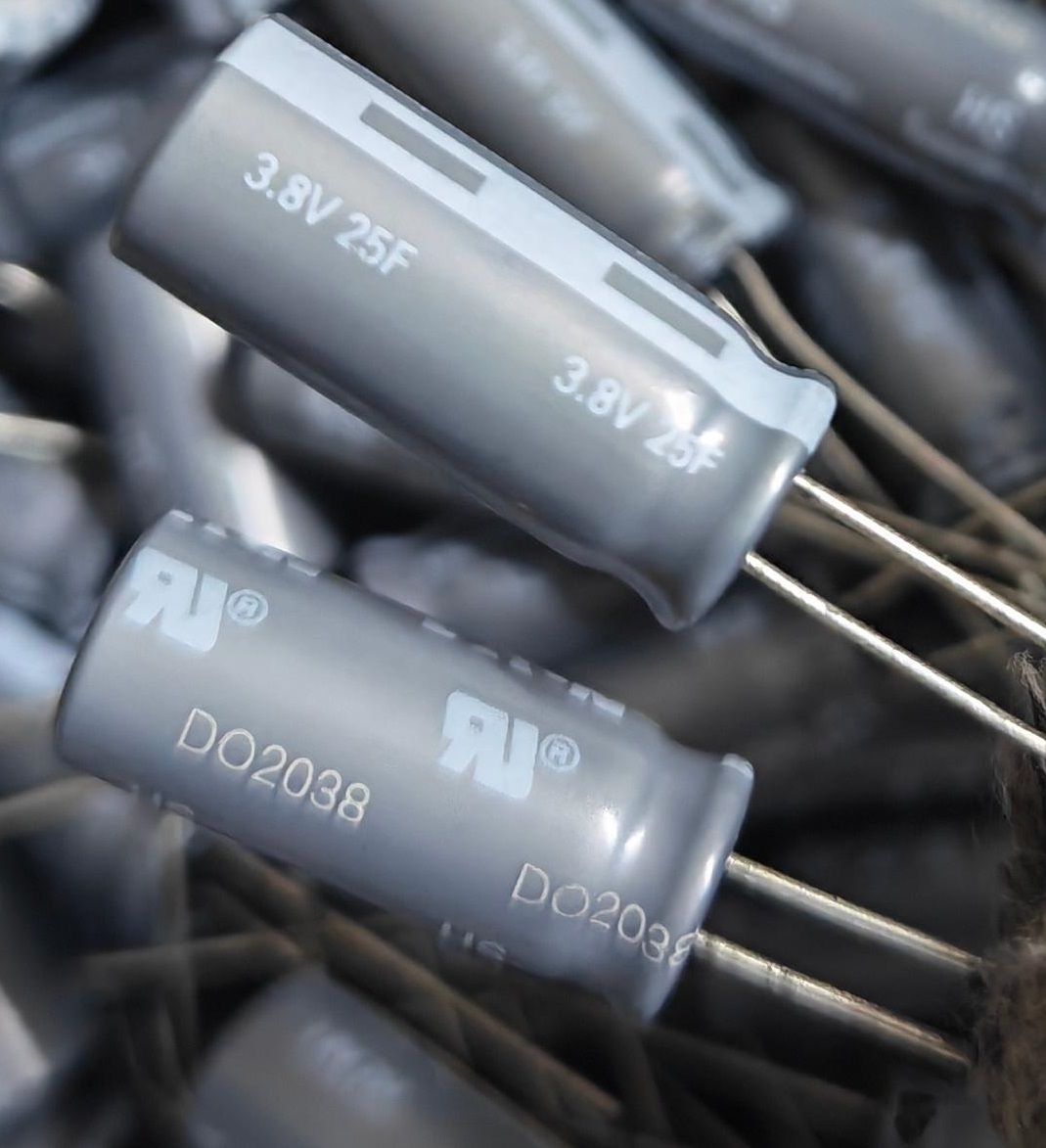 3.8V 20F
