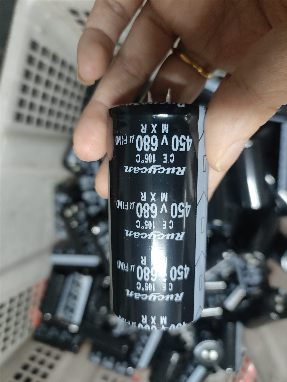 450V 680μF