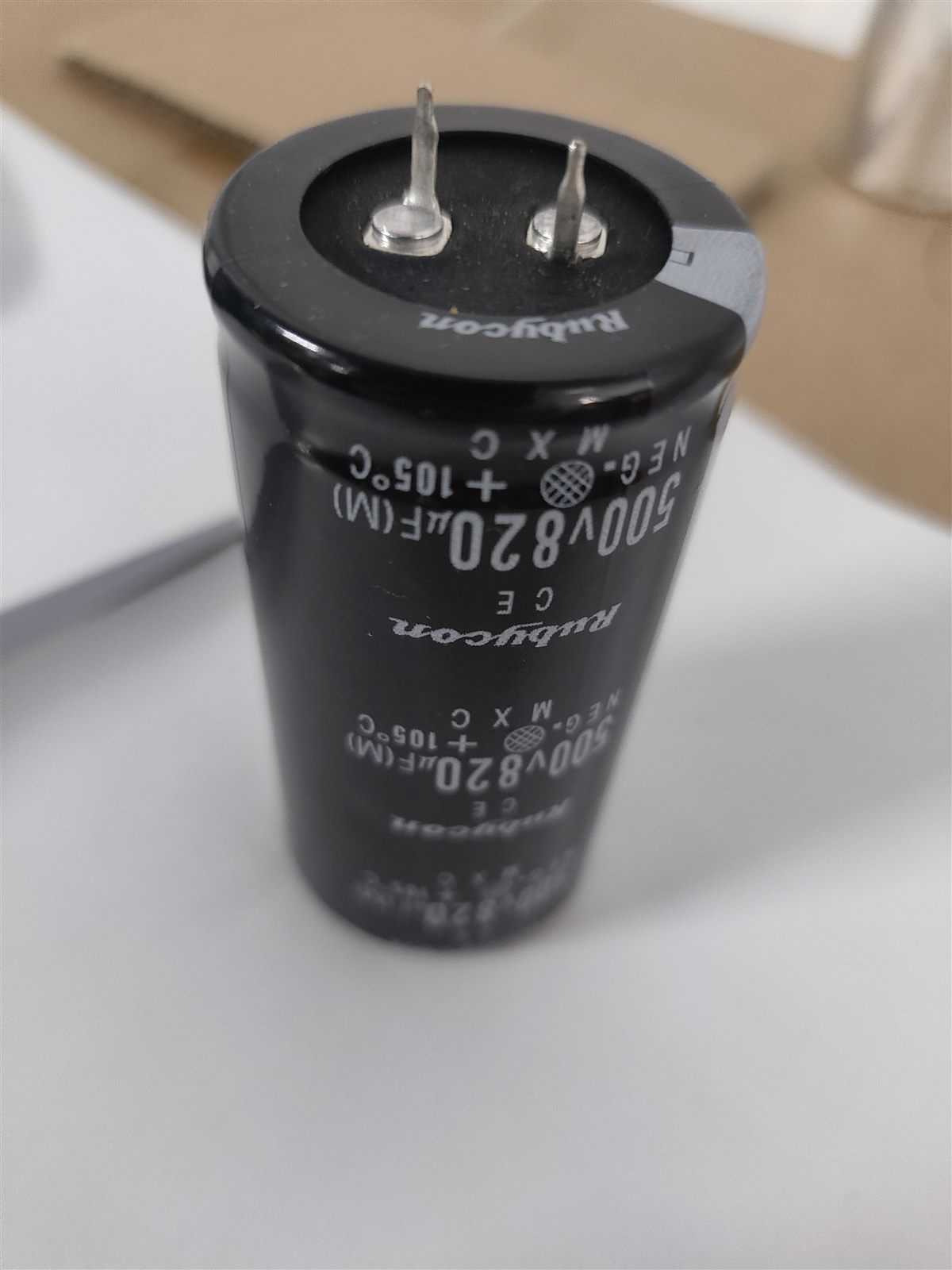 500V 820μF